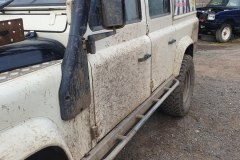 land-rover-dirt