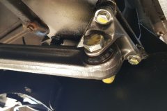td5-chassis-swap-suspension-overhaul-a-frame-bushes-torqued